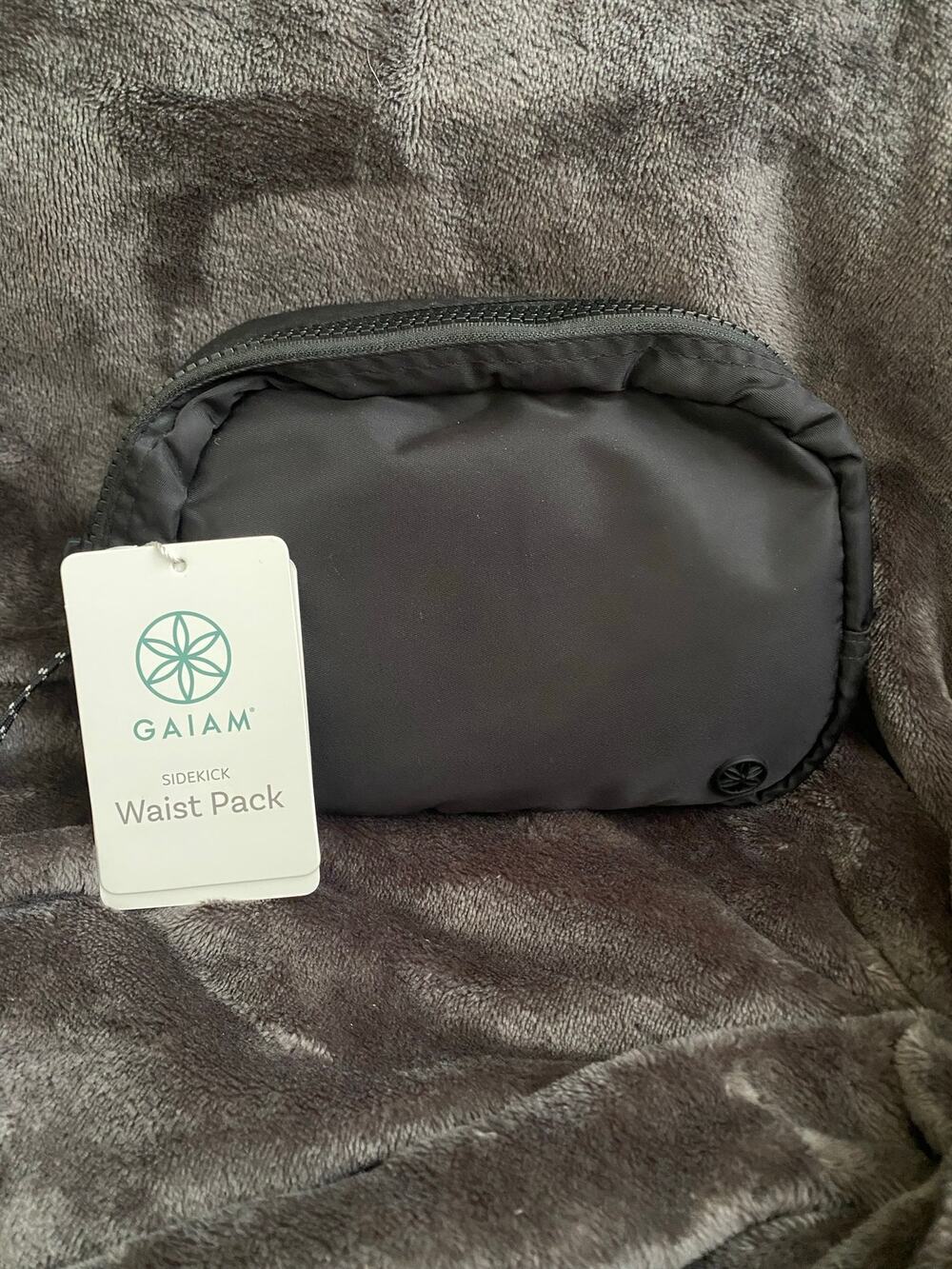 NWT GAIAM Waist Sidekick Fanny Pack Crossbody Nylon Black NEVER USED w/ Tags
